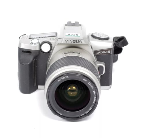 Image of Minolta Dynax 5 35mm SLR film camera with 28-100mm AF zoom lens #9538