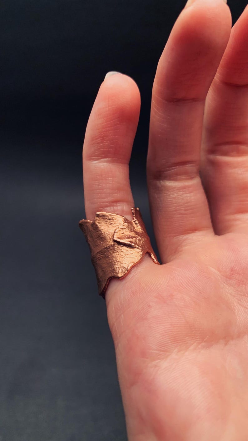 Image of Size 4 Oak Leaf Ring
