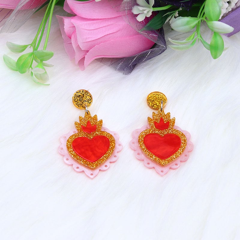 Image of Queen of hearts acrylic earrings👑