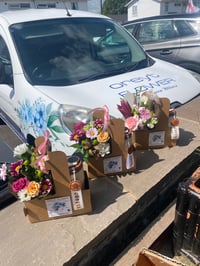 Image 1 of Thermal cup and flowers 