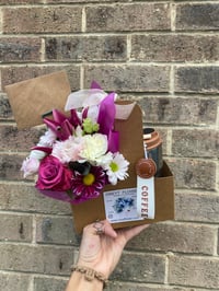 Image 3 of Thermal cup and flowers 
