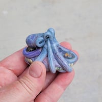 Image 2 of LG. Streaky Color-Shifting Lavender Blue Octopus - Flameworked Glass Sculpture Bead