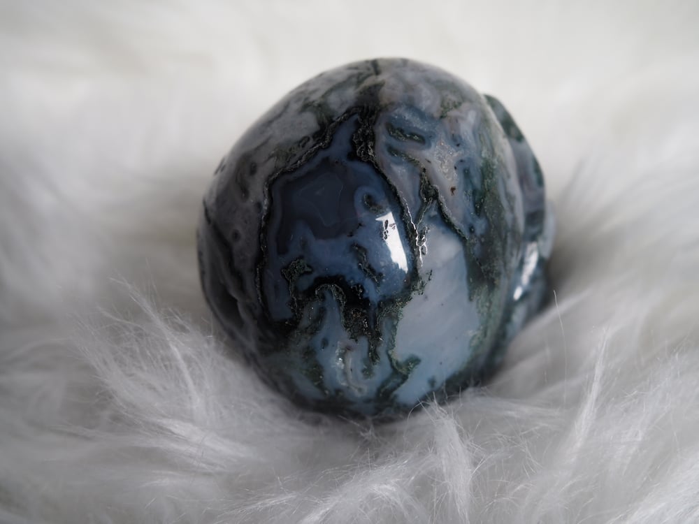 Image of Moss Agate Skull 515g