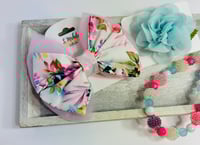 Image 4 of Garden Bow Accessory Set