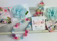 Image 3 of Garden Bow Accessory Set