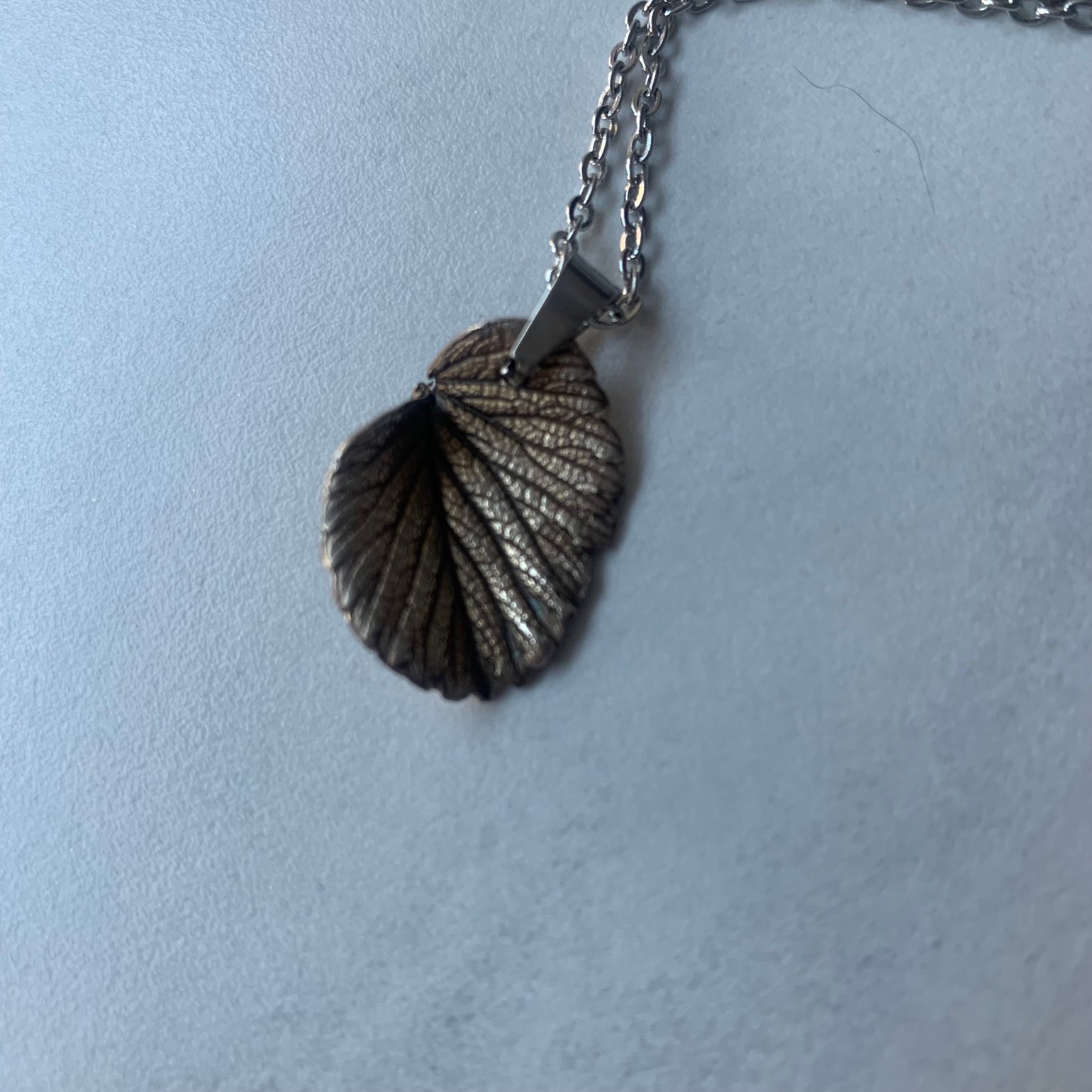 Image of Stawberry Fields - Leaf Pendant No 4