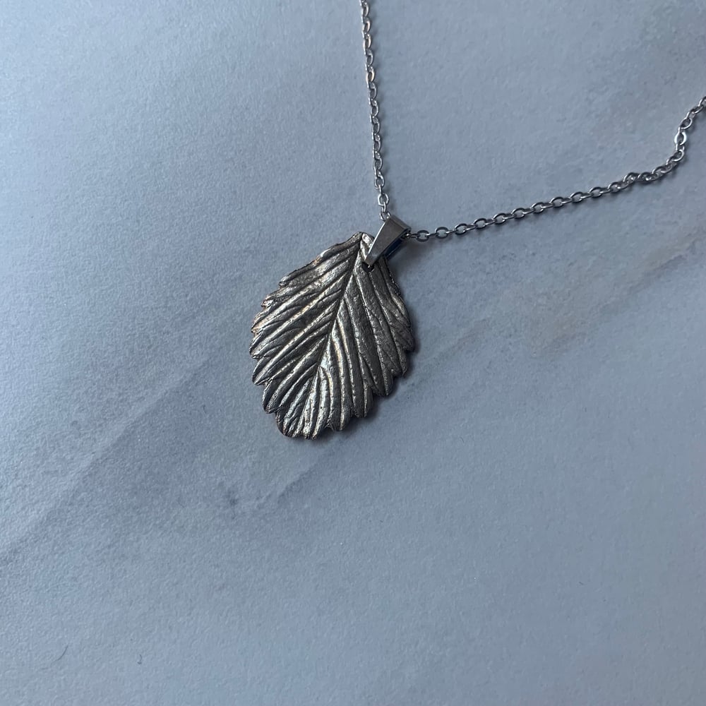 Image of Strawberry Fields - Leaf Pendant No 5