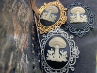 Mushroom Cameo 