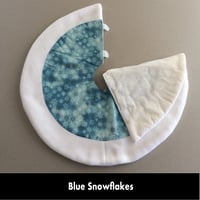 Image 2 of 17” MIni Christmas Tree Skirt - Blue Snowflakes