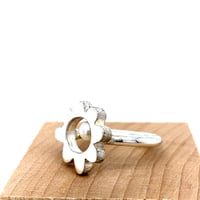 Image 4 of Bague Festons avec perle