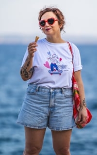 Image 3 of T-SHIRT "NUL BESOIN" de Virginia Woolf - COLLAB' Big Boobs & Little Toes