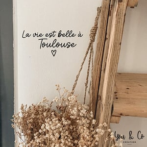 Image of Sticker personnalisable "La vie est belle à ..."