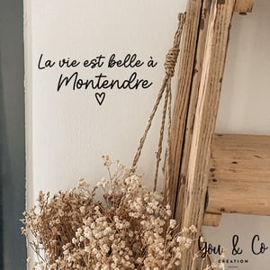 Image of Sticker personnalisable "La vie est belle à ..."