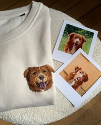 Image 1 of SWEAT CLASSIQUE unisex - Broderie personnalisée faite main de votre animal adoré
