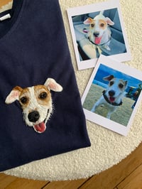 Image 1 of T-SHIRT Unisex - Broderie personnalisée faite main de votre animal adoré