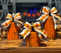 Image 2 of Rustic Halloween Pumpkin Trio – Jack-o'-Lantern Bow Edition