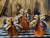 Image 4 of Rustic Halloween Pumpkin Trio Jack-o-lantern Bow