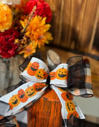 Image 5 of Rustic Halloween Pumpkin Trio Jack-o-lantern Bow