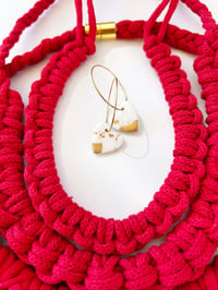 Image 1 of Collar Rojo Nudos Mediano
