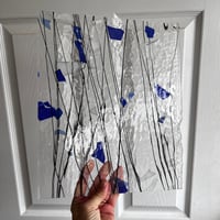 Image 1 of Bullseye Blue & White Fractures & Streamers On Clear