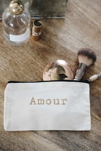 Image 1 of Trousse à fourre-presque-tout (Amour)