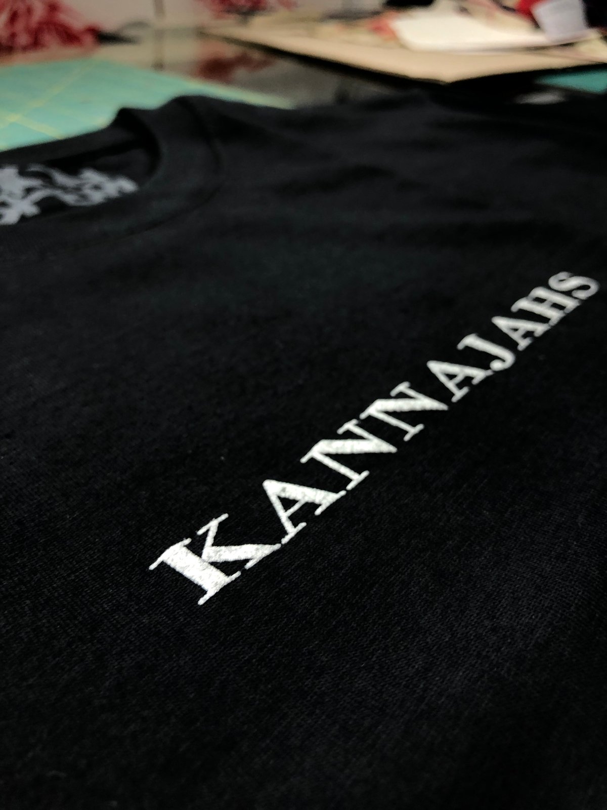 Image of KANNAJAHS GLOW BLACK