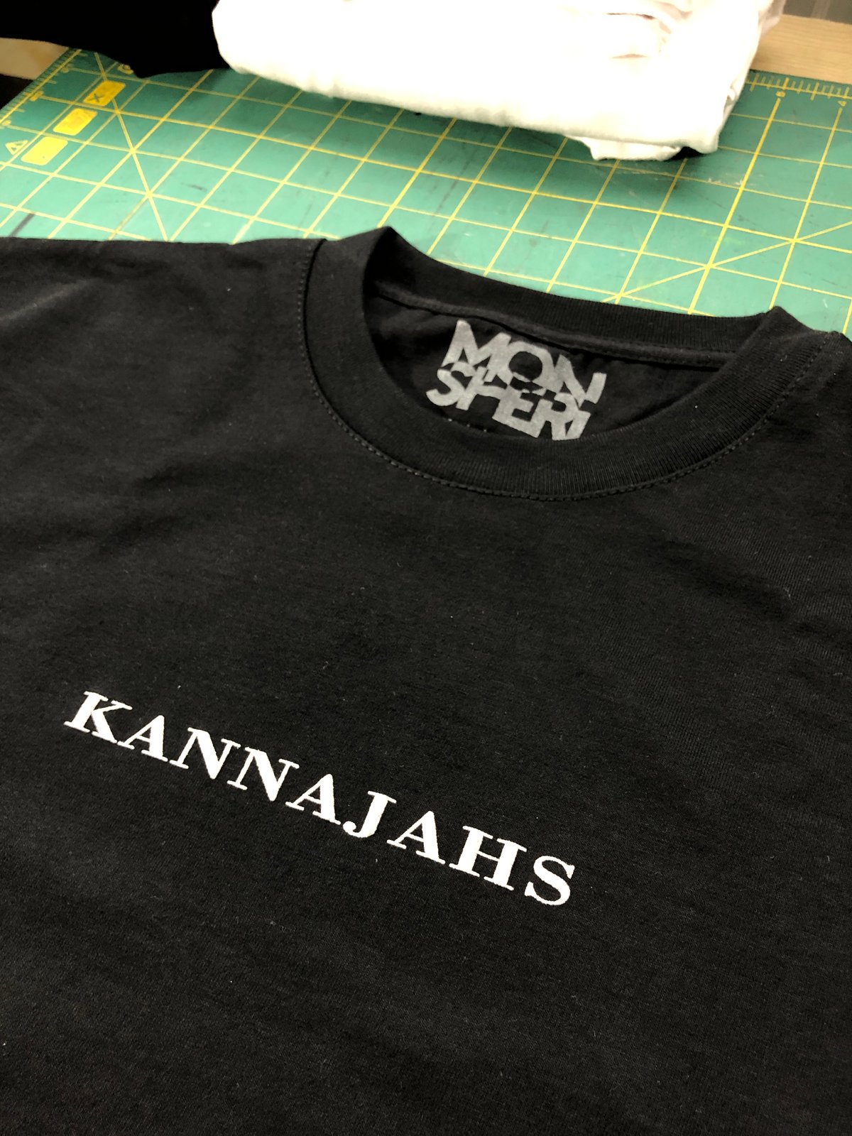 Image of KANNAJAHS GLOW BLACK