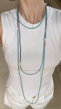 Image 3 of Collar triple con perlas