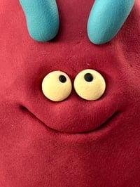 Image 1 of Red thing under a blue thing