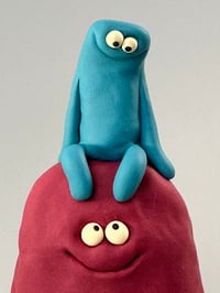 Image 2 of Red thing under a blue thing