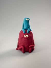 Image 3 of Red thing under a blue thing