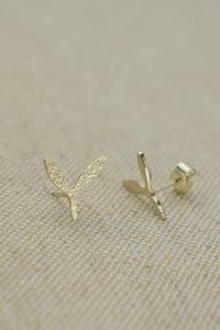 Image 3 of 9ct Fairmined white gold double leaf stud earrings.