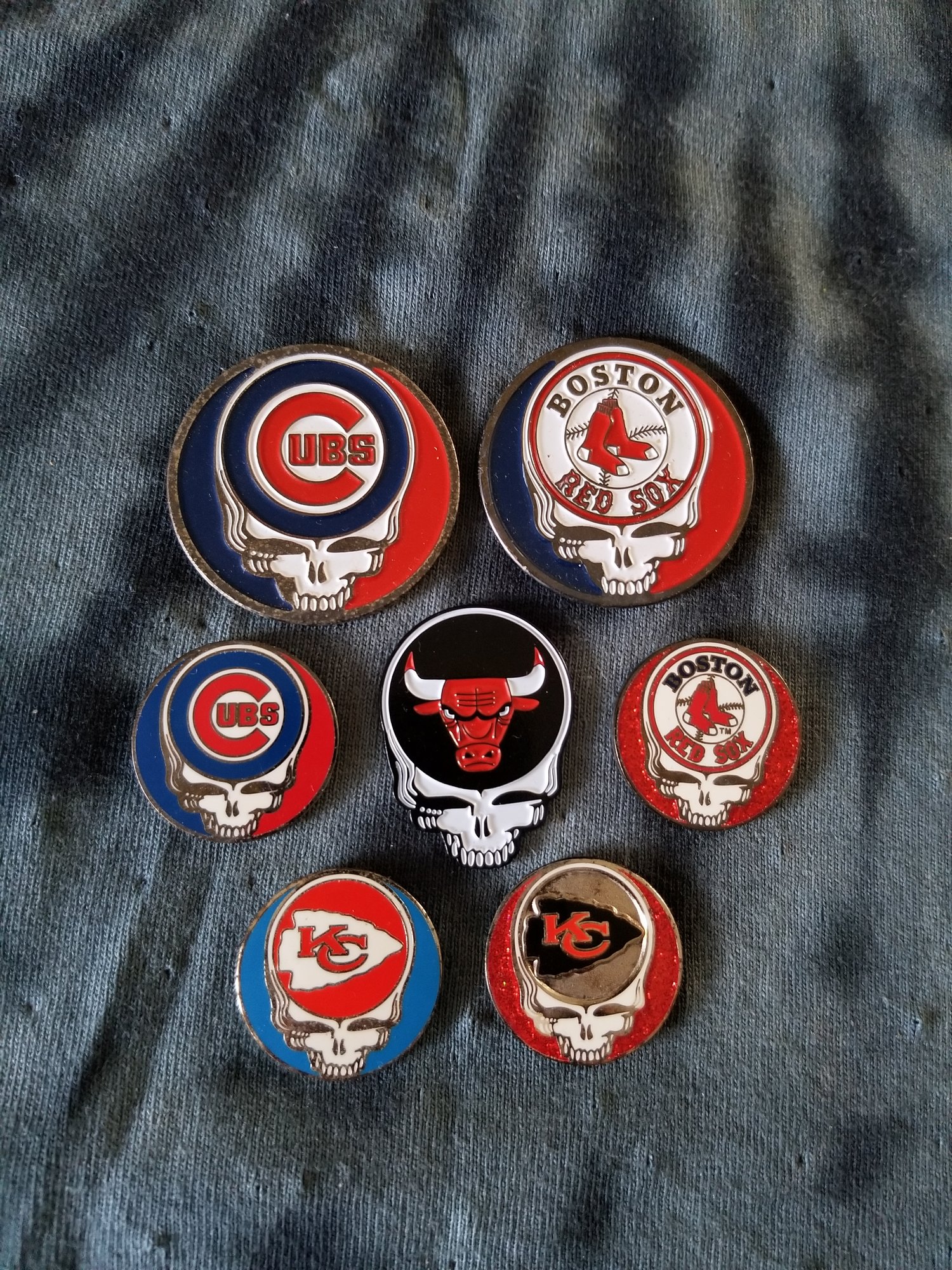 Image of Choose a Team Stealy Pin. Comes with 10 GD stickers