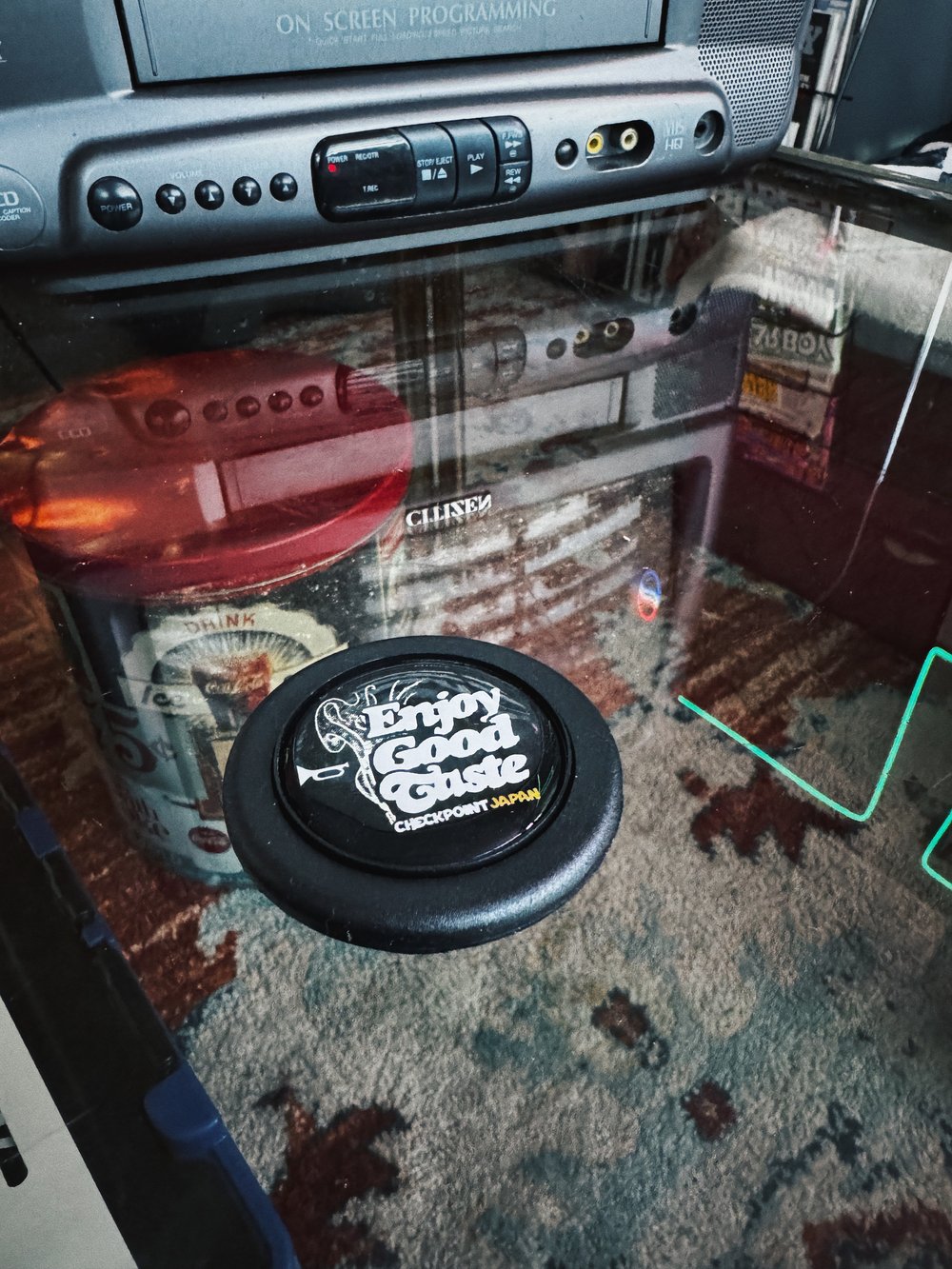 CHECKPOINT Enjoy Good Taste Horn Button