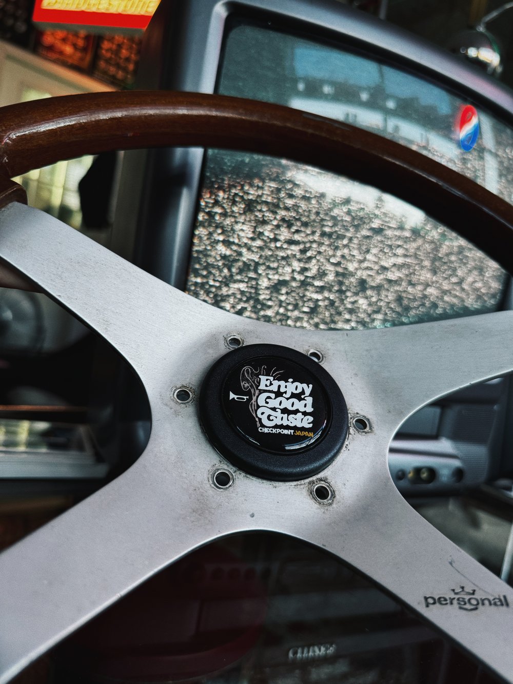 CHECKPOINT Enjoy Good Taste Horn Button