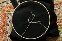 Image 4 of kit de bordado recuperado - curso - bolsa de tela ilustrada