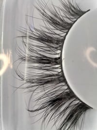 Image 2 of pop out lash