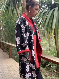 Image 5 of LONG LENGTH HAORI COAT - RED AND BLACK