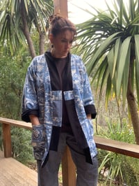 Image 5 of MID LENGTH HAORI COAT - BLACK AND BLUE