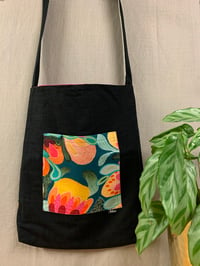 Image 2 of MARKET BAG - BLACK AND FLORAL