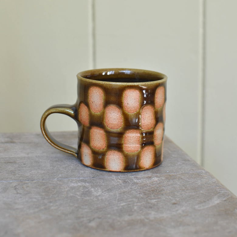 Image of checkered mug dark green 