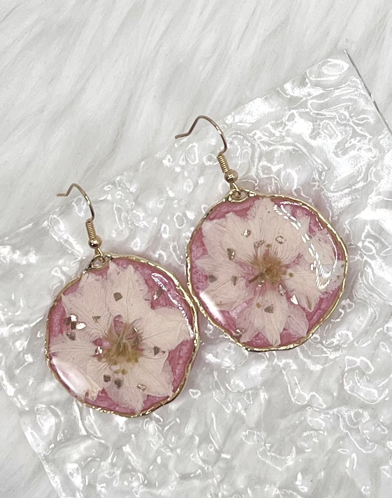 Image of PINK WHITE FLOWER DANGLES