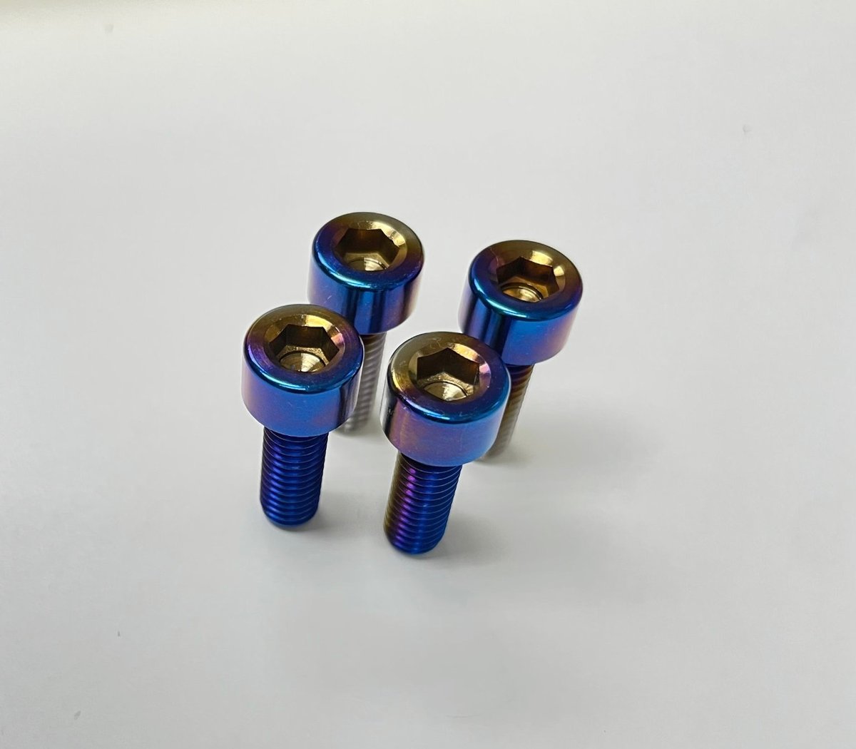 Titanium Bolts Chasing JS