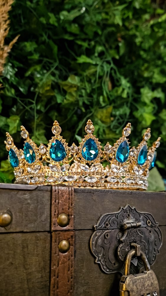 ๐The Armored Kingdom Vivid Skyborn Blue Sovereign Crown (Gold)