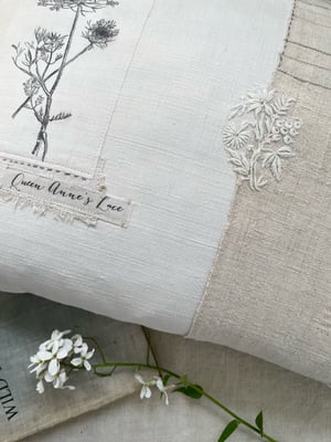 Image of Queen Anne's Lace Cushion