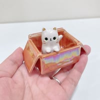 Image 6 of Picture holder white cat in the box ceramic keepsake (rainbow effect)