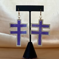Image 4 of dragonfly Parfleche Earrings (purple)