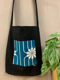 Image 1 of MARKET BAG - BLACK WITH TURQUOISE/WHITE RETRO