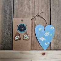 Image 5 of Daisy Earring & Daisy Heart Decoration gift pack.