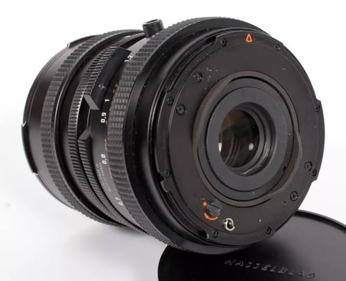 Image of Hasselblad Carl Zeiss Distagon 50mm F4 lens CF T* FLE #4130 AS IS